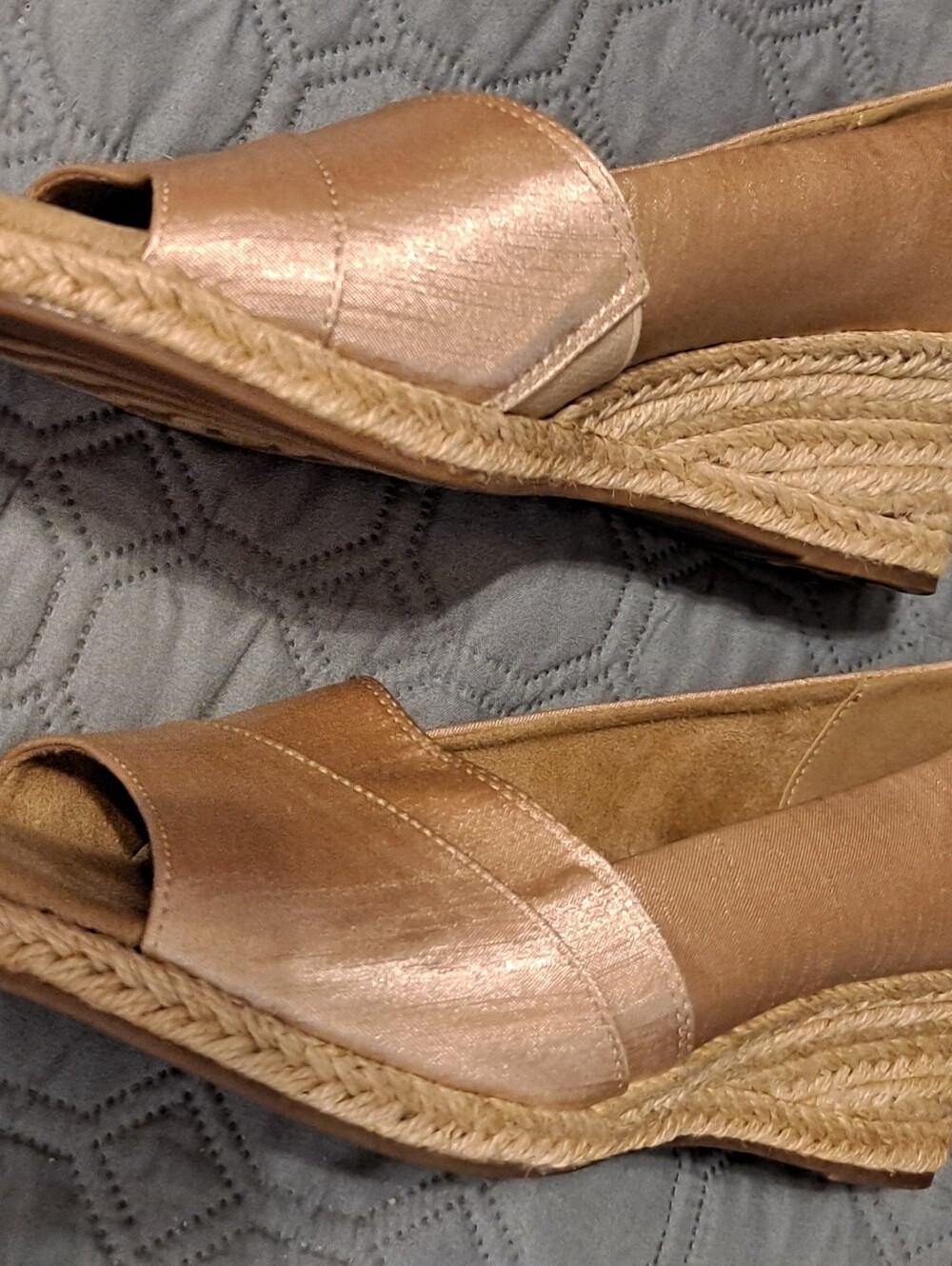 easy street metallic Tan flats with peep toe - Picture 5 of 6